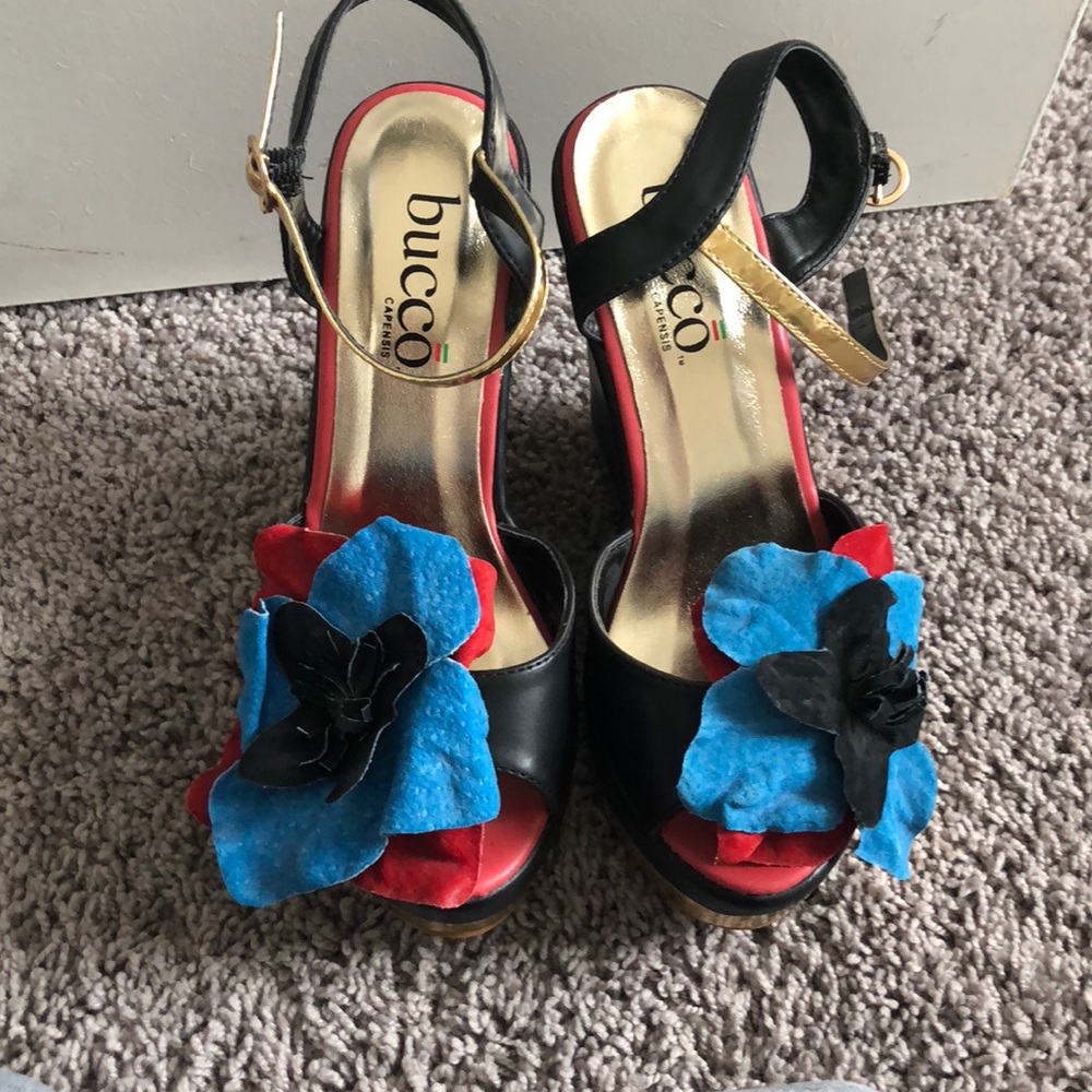 Cute floral Bucco platforms